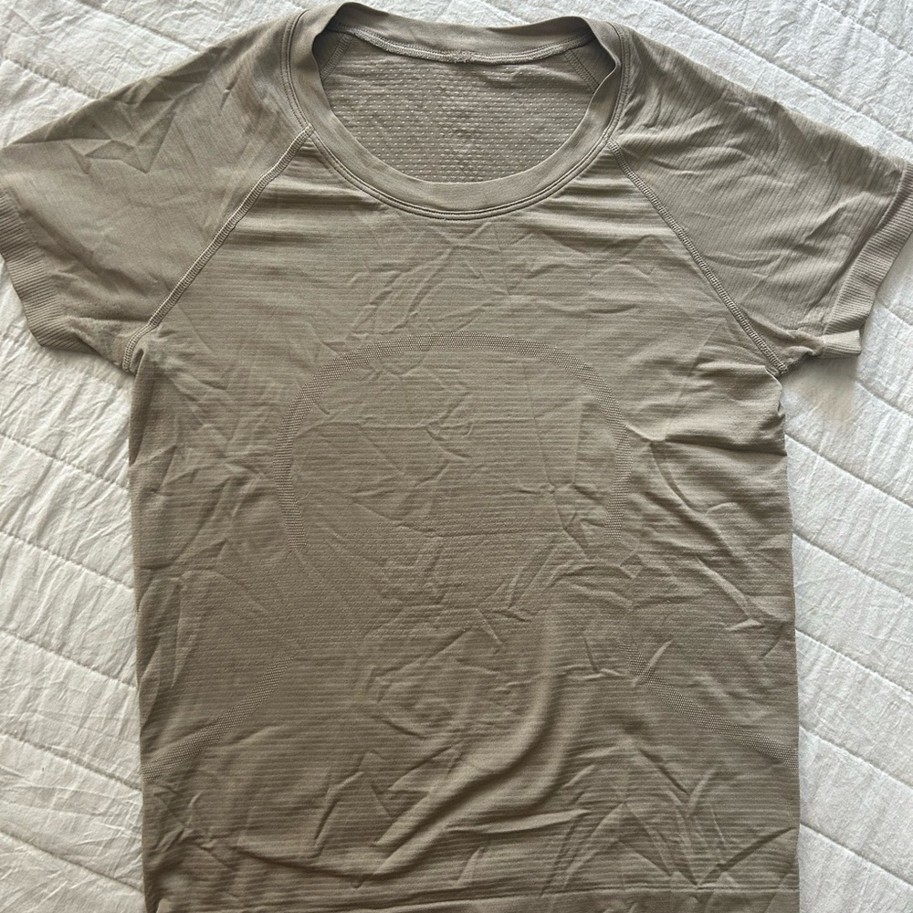 lululemon athletica Taupe Short Sleeve Tee